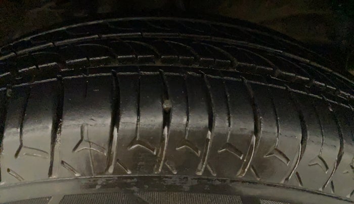 2017 Maruti Wagon R 1.0 VXI+ (O) MT, Petrol, Manual, 19,526 km, Left Front Tyre Tread