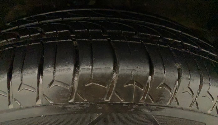 2017 Maruti Wagon R 1.0 VXI+ (O) MT, Petrol, Manual, 19,526 km, Right Front Tyre Tread