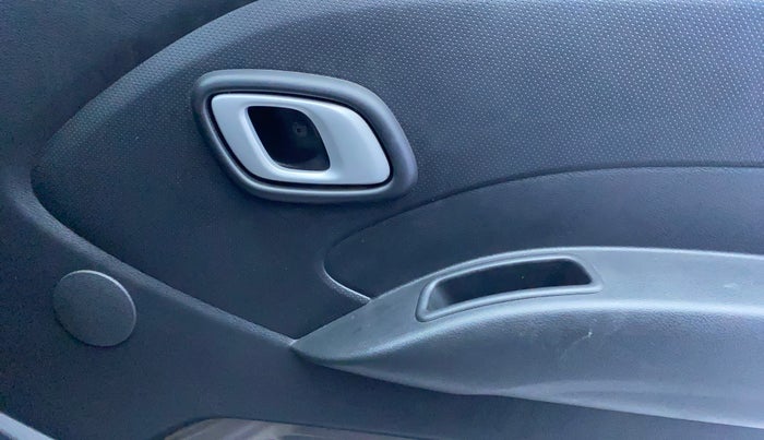 2017 Datsun Redi Go T (O), Petrol, Manual, 81,565 km, Driver Side Door Panels Control