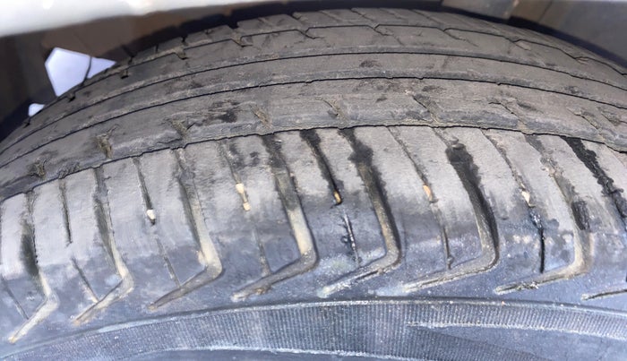 2017 Datsun Redi Go T (O), Petrol, Manual, 81,565 km, Left Front Tyre Tread