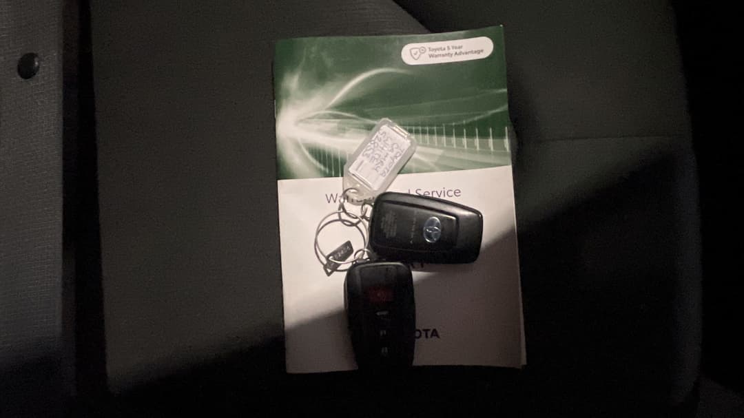 2023 Toyota Camry Ascent Hybrid, Automatic, 39357 km, Key Close-up
