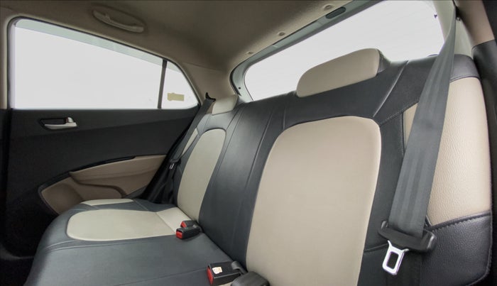 2015 Hyundai Grand i10 SPORTZ 1.2 KAPPA VTVT, Petrol, Manual, 35,971 km, Right Side Rear Door Cabin