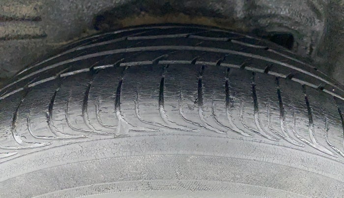 2012 Toyota Corolla Altis G, Petrol, Manual, 28,985 km, Right Rear Tyre Tread