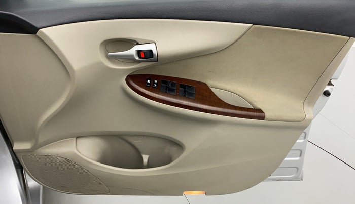 2012 Toyota Corolla Altis G, Petrol, Manual, 28,985 km, Driver Side Door Panels Control