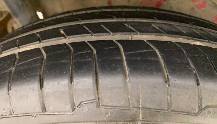 2014 Maruti Wagon R Stingray VXI, Petrol, Manual, 74,611 km, Right Rear Tyre Tread
