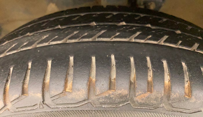 2014 Maruti Wagon R Stingray VXI, Petrol, Manual, 74,611 km, Left Front Tyre Tread