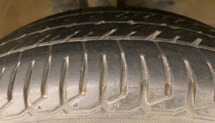 2014 Maruti Wagon R Stingray VXI, Petrol, Manual, 74,611 km, Right Front Tyre Tread