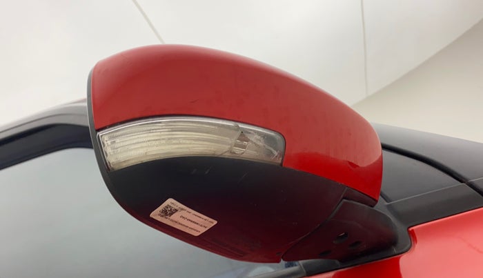 2020 Maruti Swift VXI, Petrol, Manual, 50,879 km, Right rear-view mirror - Indicator light has minor damage