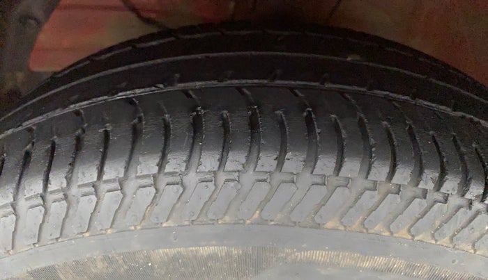 2020 Maruti Swift VXI, Petrol, Manual, 50,879 km, Left Front Tyre Tread