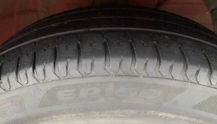 2020 Maruti Swift VXI, Petrol, Manual, 50,879 km, Right Front Tyre Tread