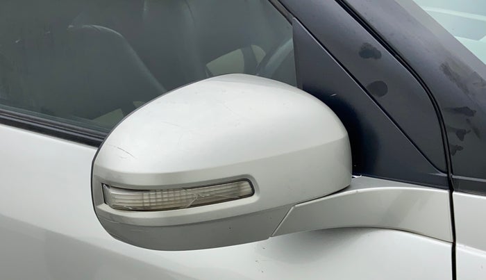 2017 Maruti Swift VXI O, Petrol, Manual, 1,02,887 km, Right rear-view mirror - Folding motor not working