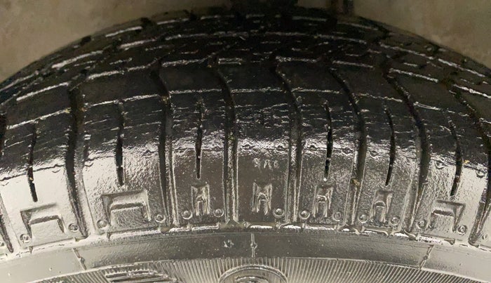 2015 Maruti Alto 800 LXI, Petrol, Manual, 11,111 km, Left Front Tyre Tread
