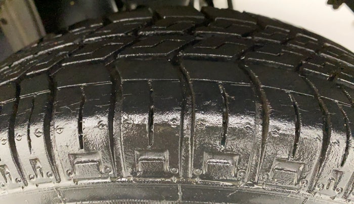 2015 Maruti Alto 800 LXI, Petrol, Manual, 11,111 km, Left Rear Tyre Tread