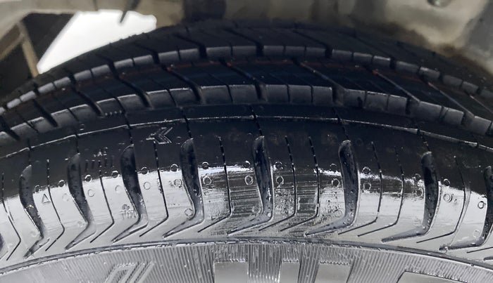 2013 Hyundai Eon D LITE PLUS, Petrol, Manual, 38,442 km, Right Rear Tyre Tread