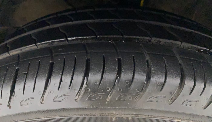 2017 Maruti Dzire ZDI PLUS AMT, Diesel, Automatic, 67,904 km, Left Front Tyre Tread
