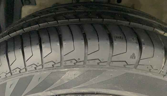 2017 Maruti Swift VXI OPT, Petrol, Manual, 1,31,109 km, Left Front Tyre Tread