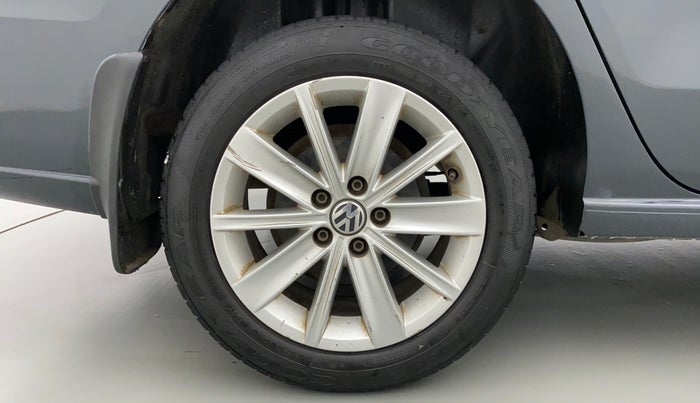 2017 Volkswagen Vento HIGHLINE 1.2 TSI AT, Petrol, Automatic, 68,162 km, Right Rear Wheel
