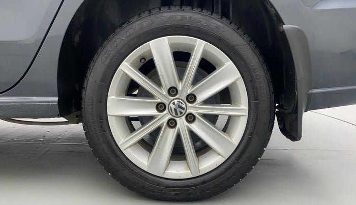 2017 Volkswagen Vento HIGHLINE 1.2 TSI AT, Petrol, Automatic, 68,162 km, Left Rear Wheel