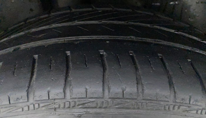 2017 Volkswagen Vento HIGHLINE 1.2 TSI AT, Petrol, Automatic, 68,162 km, Left Rear Tyre Tread