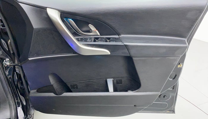 2019 Mahindra XUV500 W7 FWD, Diesel, Manual, 17,141 km, Driver Side Door Panels Control