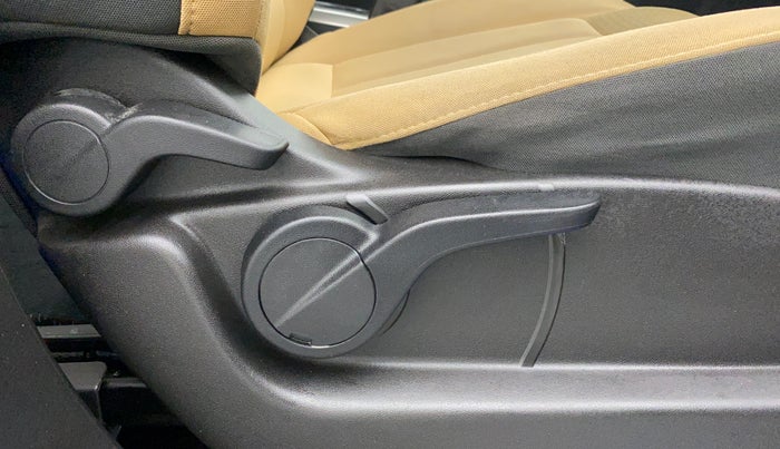 2019 Mahindra XUV500 W7 FWD, Diesel, Manual, 17,141 km, Driver Side Adjustment Panel