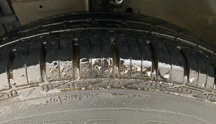 2013 Maruti Swift VXI, Petrol, Manual, 80,824 km, Left Front Tyre Tread