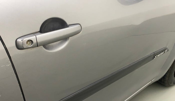 2013 Maruti Swift VXI, Petrol, Manual, 80,824 km, Driver-side door - Minor scratches