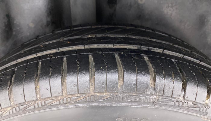 2018 Volkswagen Polo TRENDLINE 1.0L, Petrol, Manual, 69,331 km, Right Rear Tyre Tread