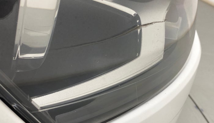 2018 Volkswagen Polo TRENDLINE 1.0L, Petrol, Manual, 69,331 km, Right headlight - Minor scratches
