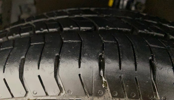 2012 Maruti Swift VDI, Diesel, Manual, 81,633 km, Left Front Tyre Tread