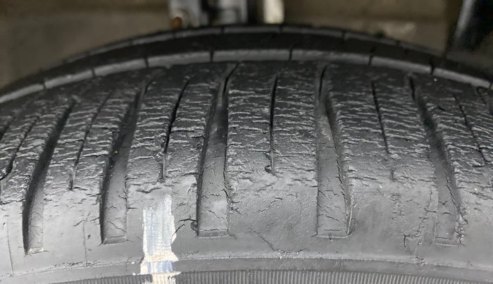 2012 Maruti Swift Dzire VDI BS IV, Diesel, Manual, 1,36,365 km, Right Front Tyre Tread