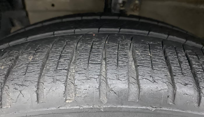 2012 Maruti Swift Dzire VDI BS IV, Diesel, Manual, 1,36,365 km, Left Front Tyre Tread