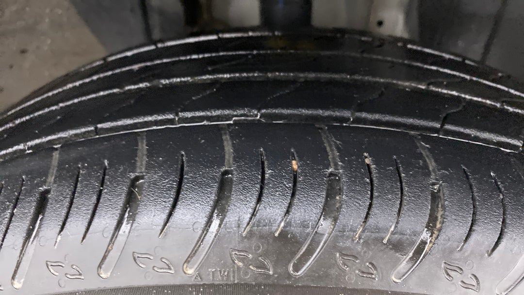 Right Front Tyre Tread