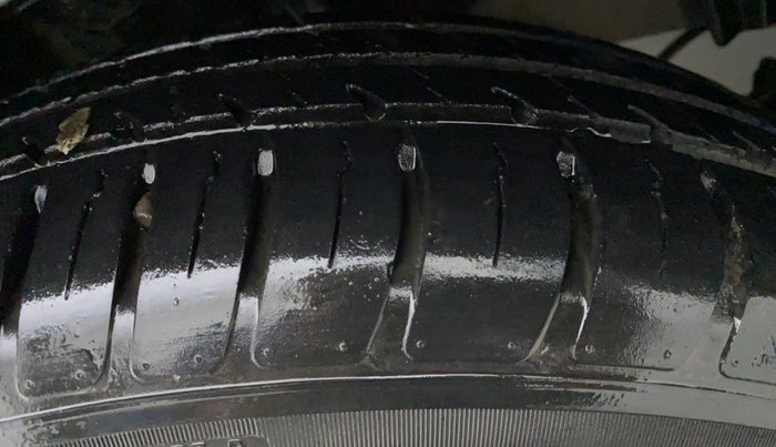 2019 Maruti Swift VXI, Petrol, Manual, 20,025 km, Left Front Tyre Tread