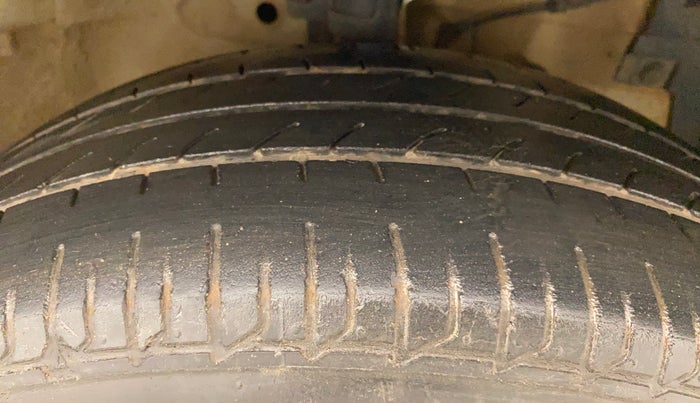 2012 Maruti Ertiga VDI, Diesel, Manual, 1,05,351 km, Right Front Tyre Tread