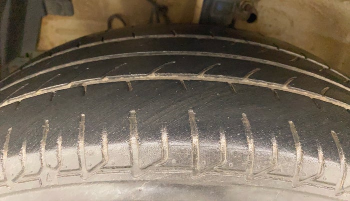 2012 Maruti Ertiga VDI, Diesel, Manual, 1,05,351 km, Left Front Tyre Tread