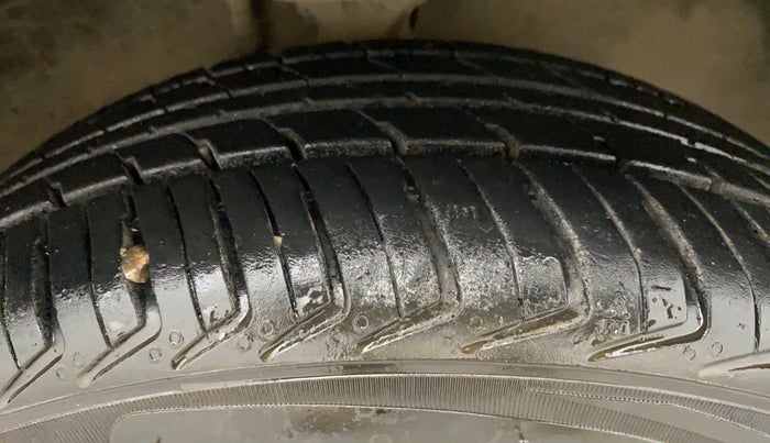 2015 Maruti Alto K10 VXI, Petrol, Manual, 49,325 km, Right Front Tyre Tread