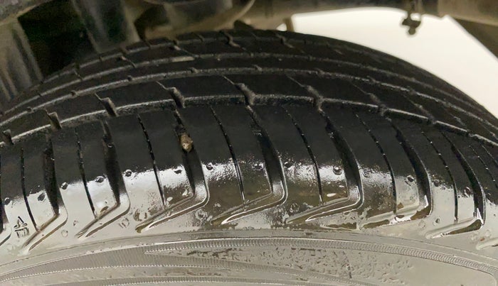 2015 Maruti Alto K10 VXI, Petrol, Manual, 49,325 km, Left Rear Tyre Tread