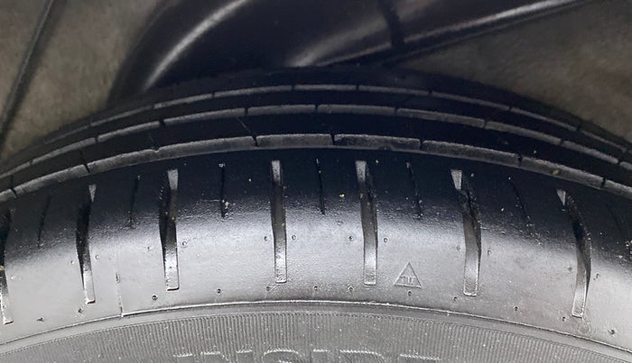 2014 Hyundai Verna FLUIDIC 1.6 CRDI SX OPT, Diesel, Manual, 94,372 km, Left Rear Tyre Tread