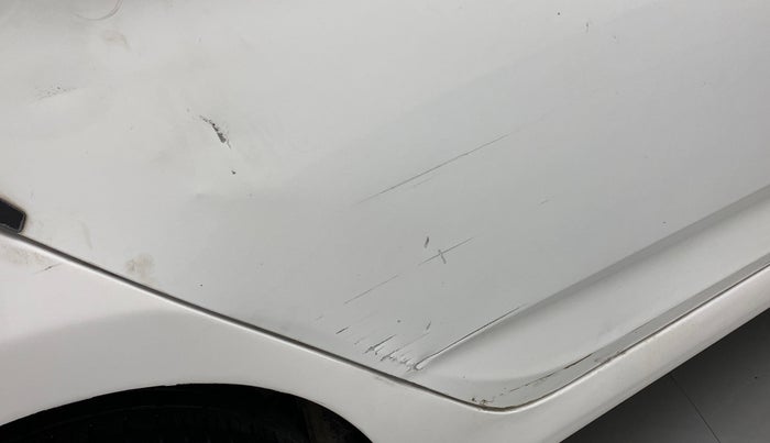 2014 Hyundai Verna FLUIDIC 1.6 CRDI SX OPT, Diesel, Manual, 94,372 km, Right rear door - Minor scratches