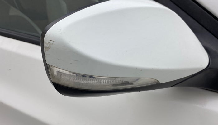 2014 Hyundai Verna FLUIDIC 1.6 CRDI SX OPT, Diesel, Manual, 94,372 km, Right rear-view mirror - Indicator light not working