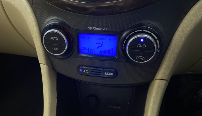 2014 Hyundai Verna FLUIDIC 1.6 CRDI SX OPT, Diesel, Manual, 94,372 km, AC Unit - Directional switch has minor damage