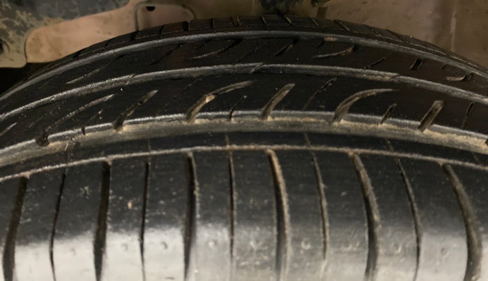 2017 Mahindra Kuv100 K4 6 STR, Petrol, Manual, 48,413 km, Left Front Tyre Tread
