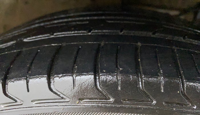 2017 Maruti Ciaz VDI+ SHVS, Diesel, Manual, 69,415 km, Right Front Tyre Tread
