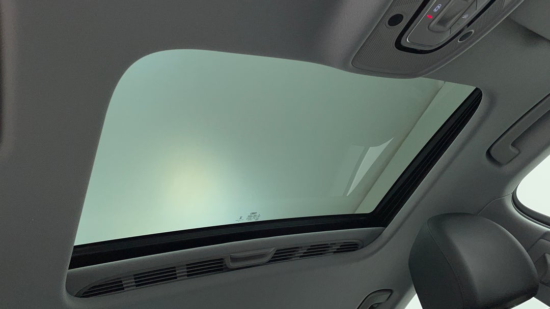 2019 Audi A4 2.0 Tfsi S Tronic S Line, Automatic, 26641 km, Interior Sunroof/Moonroof