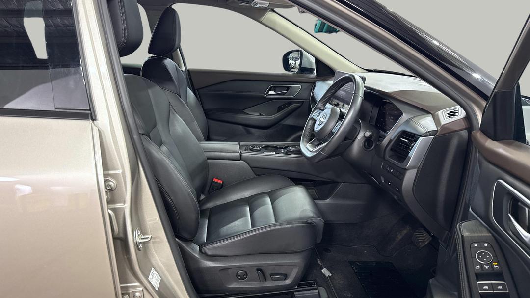 2024 Nissan X-trail Ti (4WD) E-power (hybrid), Automatic, 16303 km, Right Side Front Door Cabin View