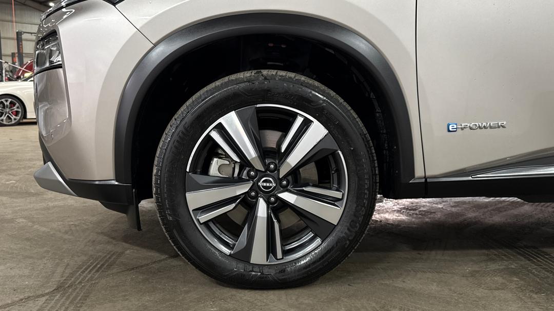 2024 Nissan X-trail Ti (4WD) E-power (hybrid), Automatic, 16303 km, Left Front Wheel
