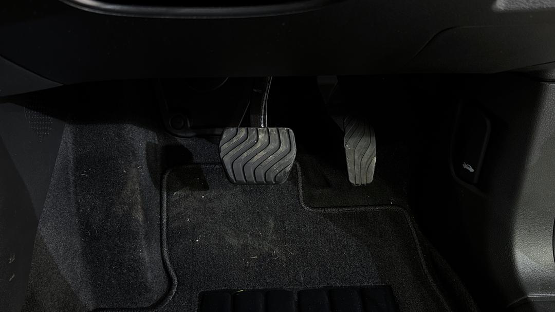 2024 Nissan X-trail Ti (4WD) E-power (hybrid), Automatic, 16303 km, Pedals and Footmat