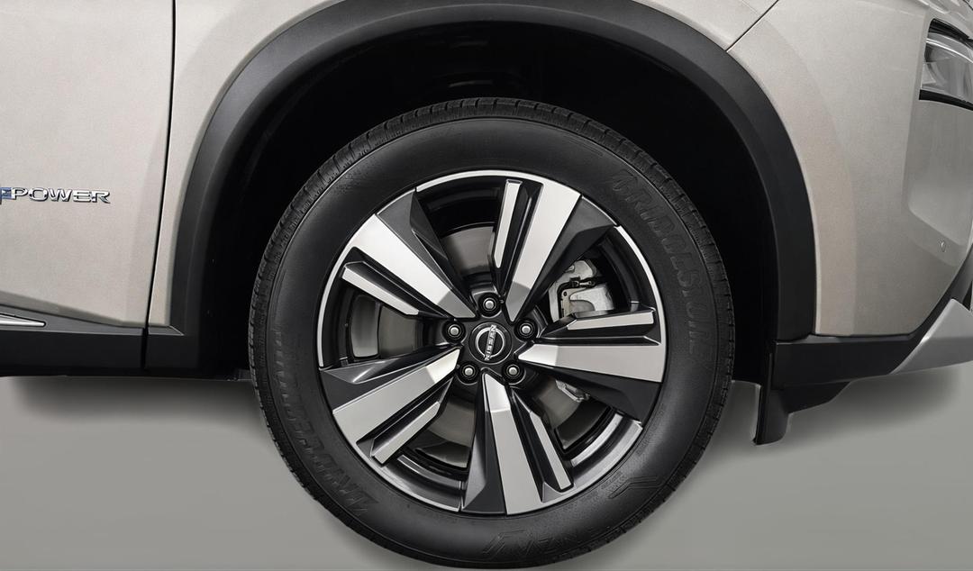 2024 Nissan X-trail Ti (4WD) E-power (hybrid), Automatic, 16303 km, Right Front Wheel