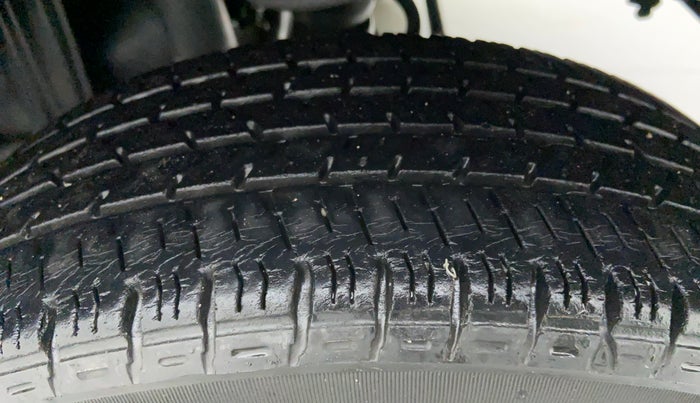 2016 Maruti Alto K10 LXI P, Petrol, Manual, 25,842 km, Left Rear Tyre Tread